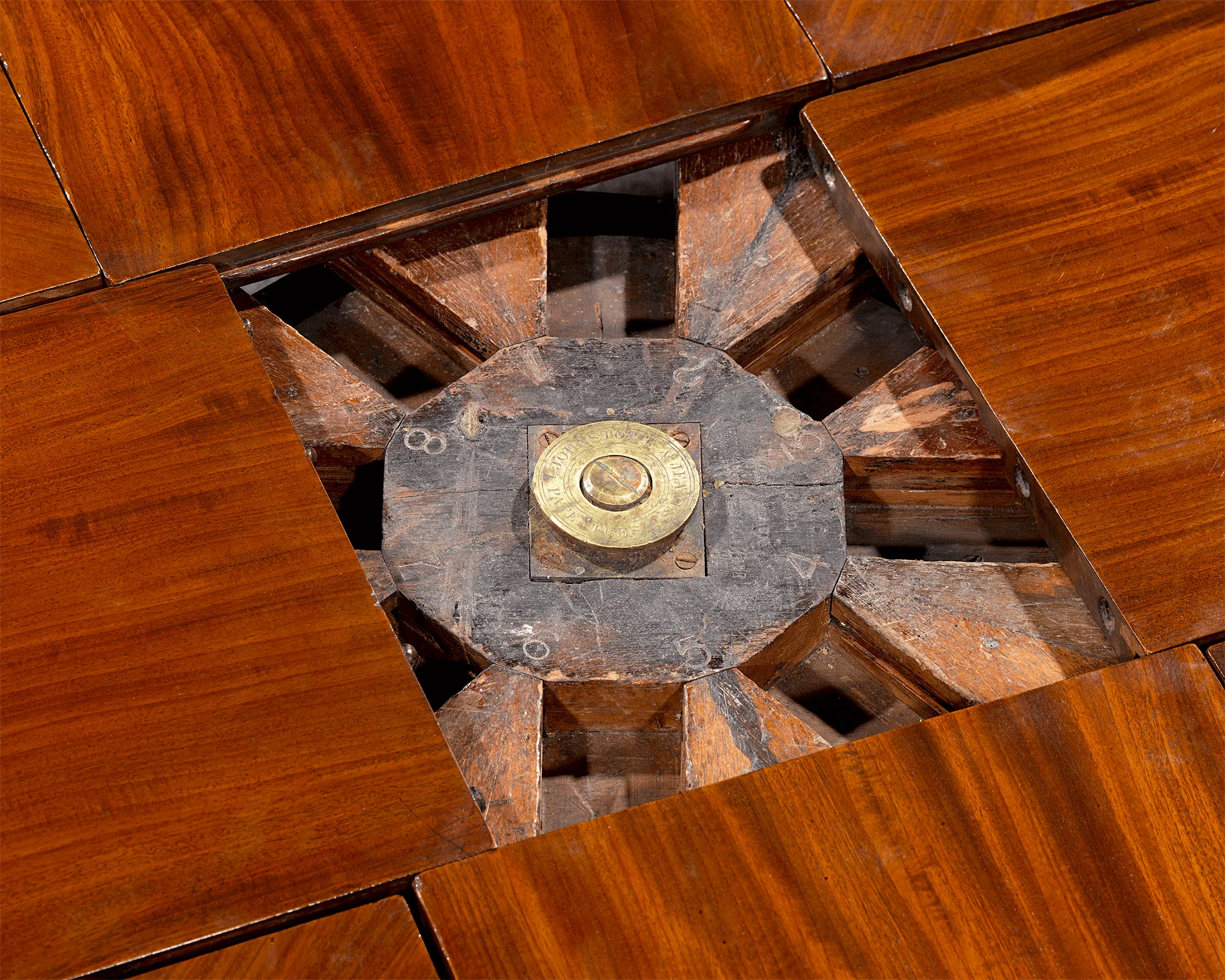 Expanding Jupe Dining Table by Johnstone and Jeanes - Image 9